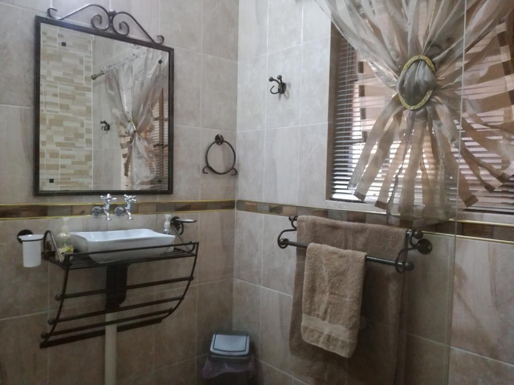 All Over Africa Guest House Kempton Park Exterior photo