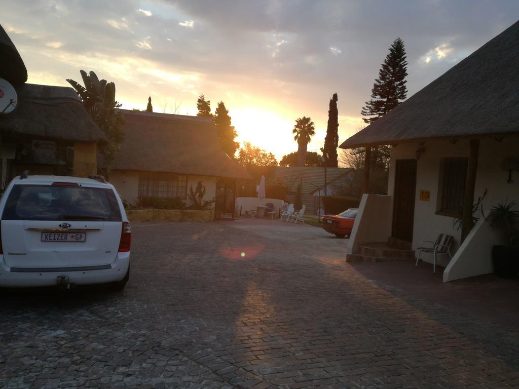 All Over Africa Guest House Kempton Park Exterior photo