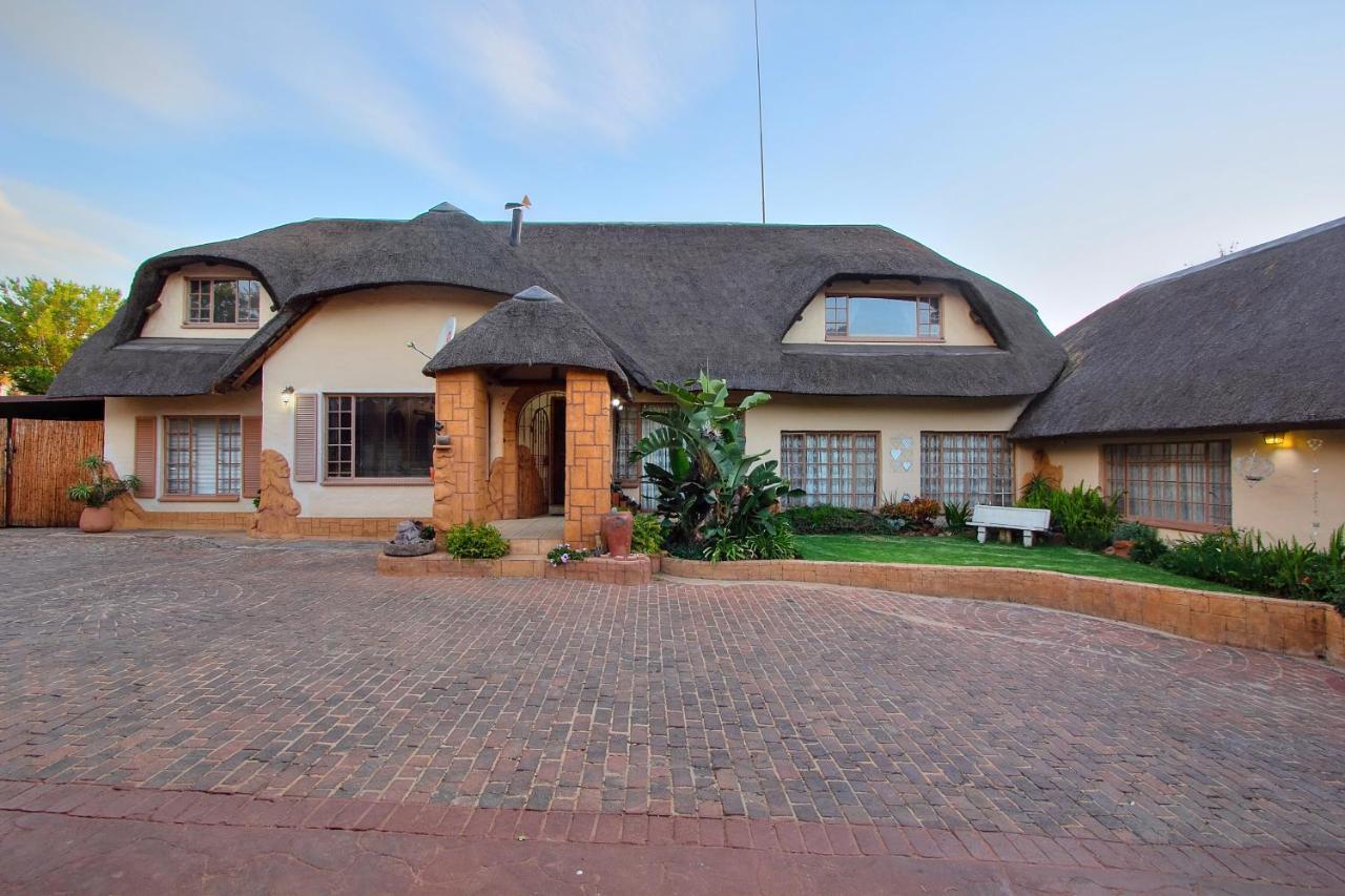 All Over Africa Guest House Kempton Park Exterior photo