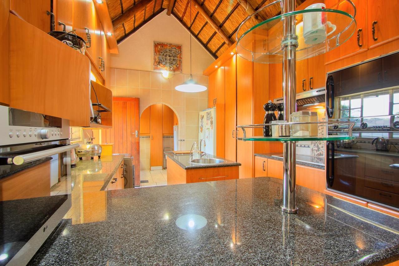 All Over Africa Guest House Kempton Park Exterior photo